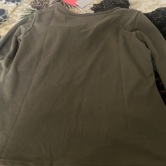 Top - Picture 2 of 2